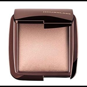 Hourglass Ambient Lighting Powder Luminous Light